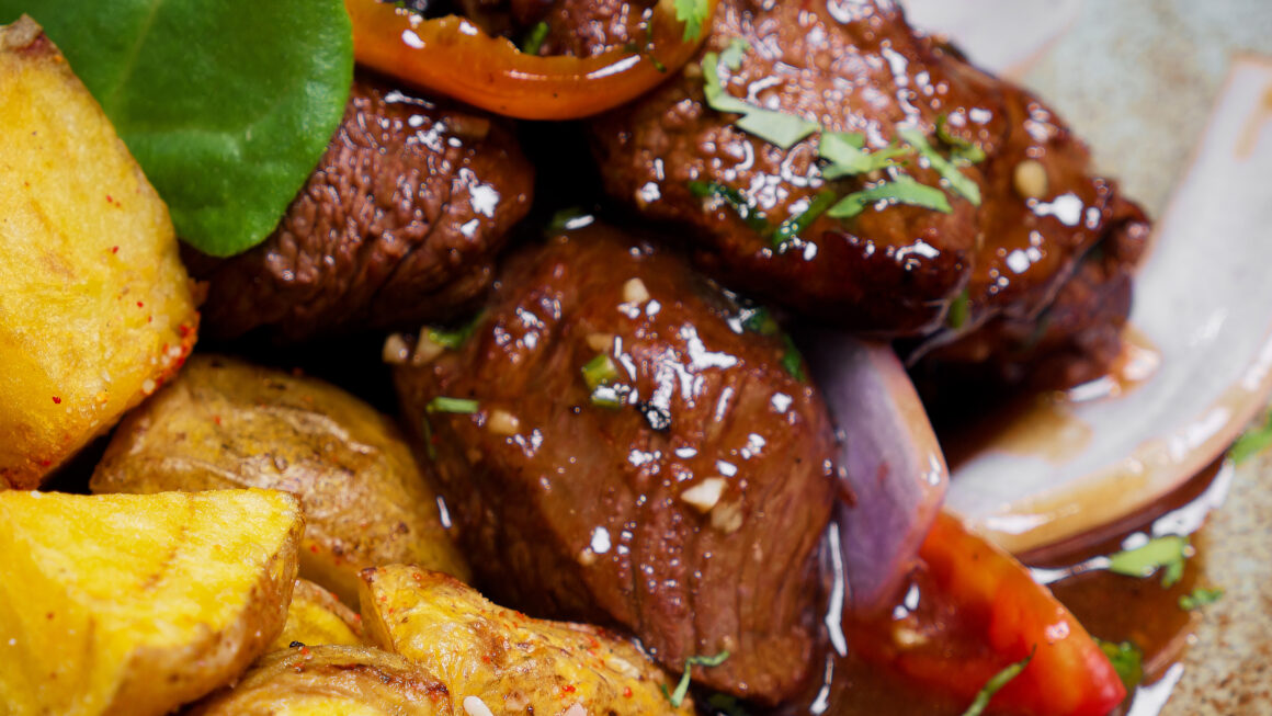 Lomo saltado- Restaurante Guargüero